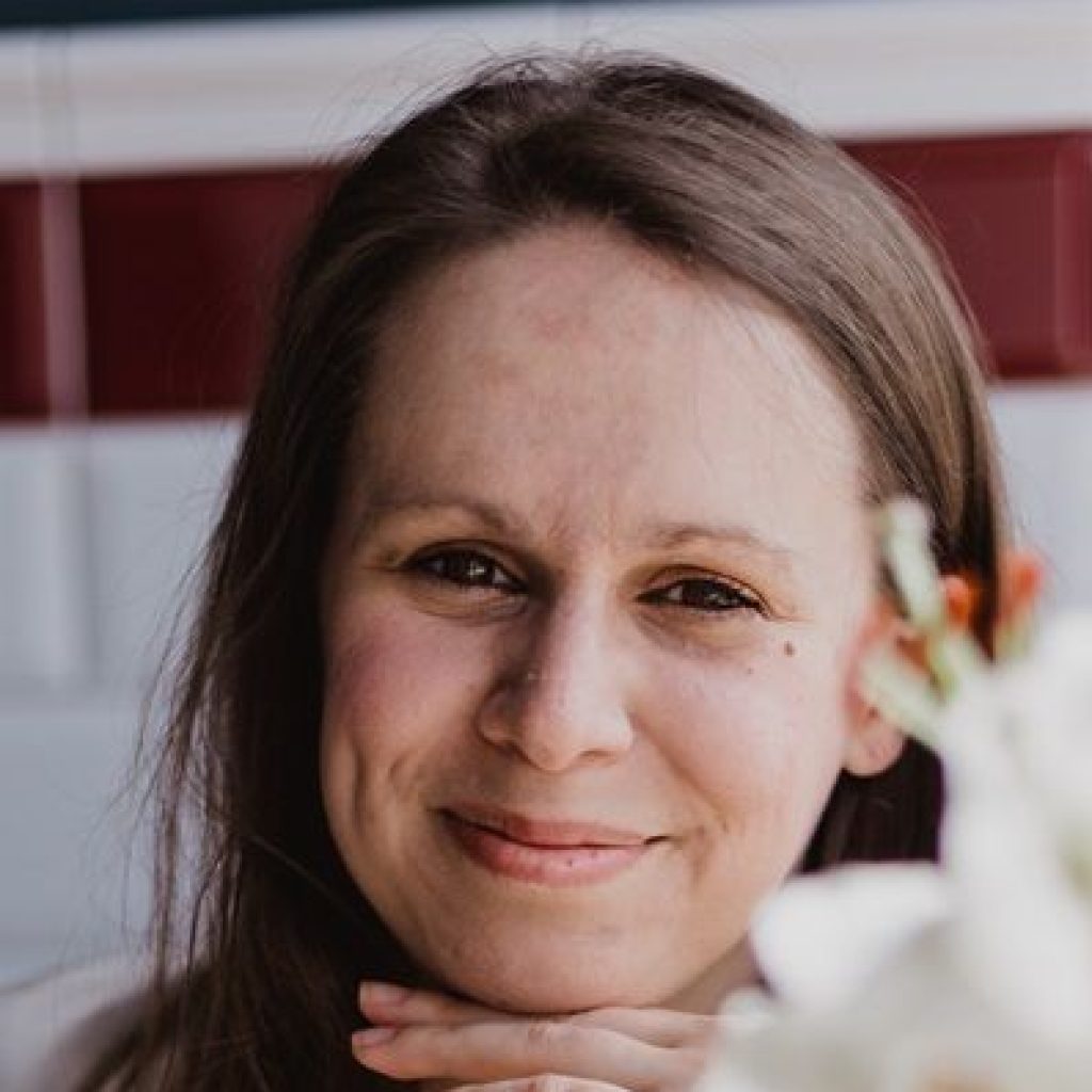 Julia Barr Headshot WiN Global